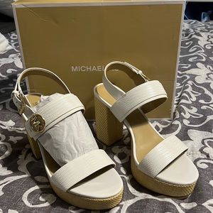 Carmen plataform sandal size 10 Michael kors